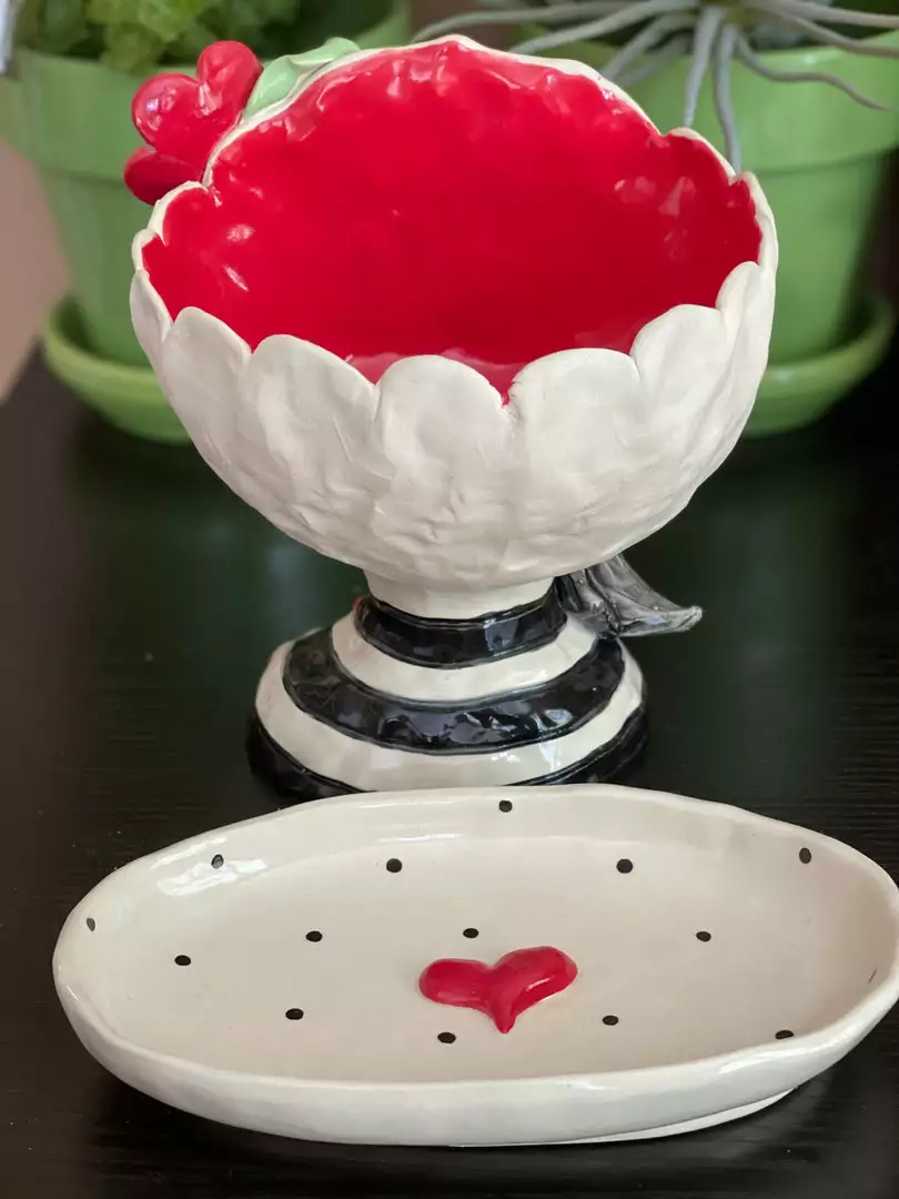 Teyros Lady Head Art Pottery Planter With Tray, Love Bird 4 Teyros Lady Head Art Pottery Planter With Tray, Love Bird