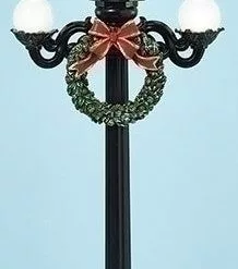 The Holiday Barn Old Fashioned Street Lamp With Christmas Wreath